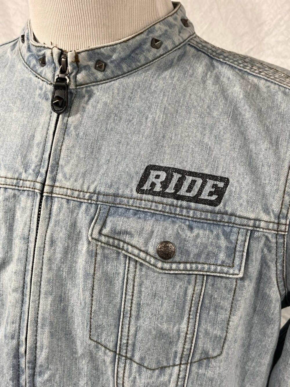 Women’s Sz XL Harley Davidson Denim Jacket Patches Studs Distressed Light Blue - Picture 2 of 13